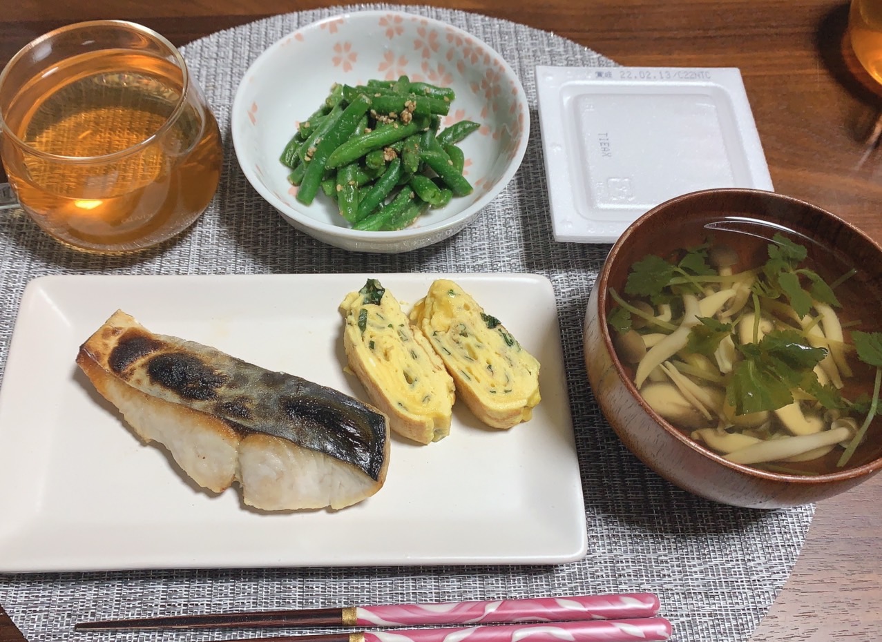 焼き魚・だし巻き卵・野菜など高タンパクな和食の例