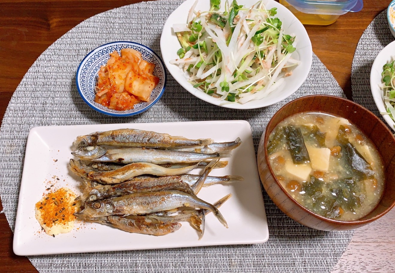 お腹痩せに適した焼き魚・野菜・味噌汁を中心とした和食の献立