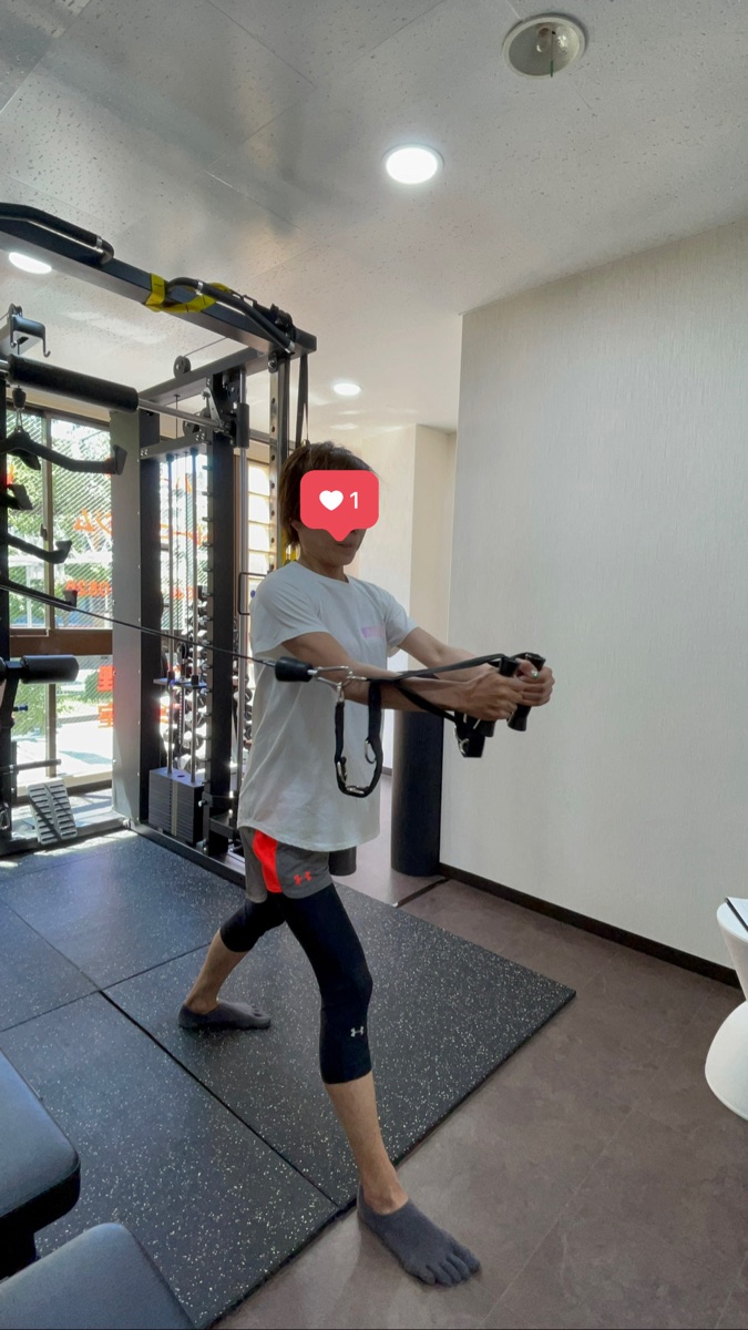 新長田のパーソナルジムでのトレーニング風景 トレーナーと1対1のマンツーマン指導